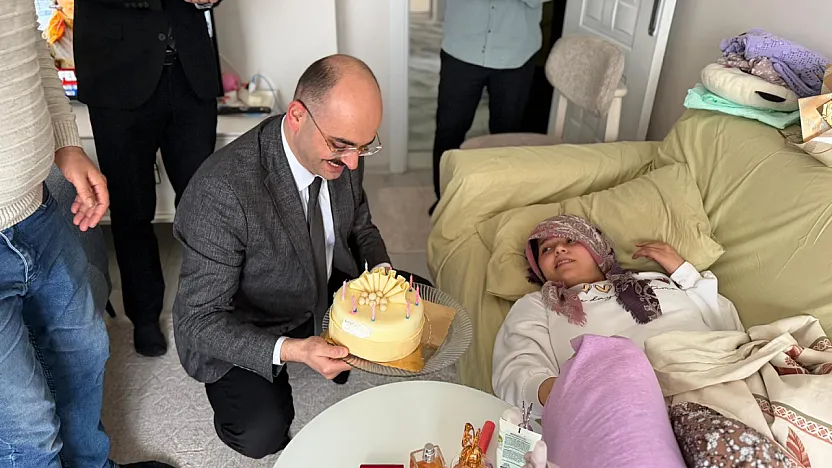 Depremde Bacağını Kaybetti, Hayata Tutundu: Ahsen Tapar'a Devlet Desteği