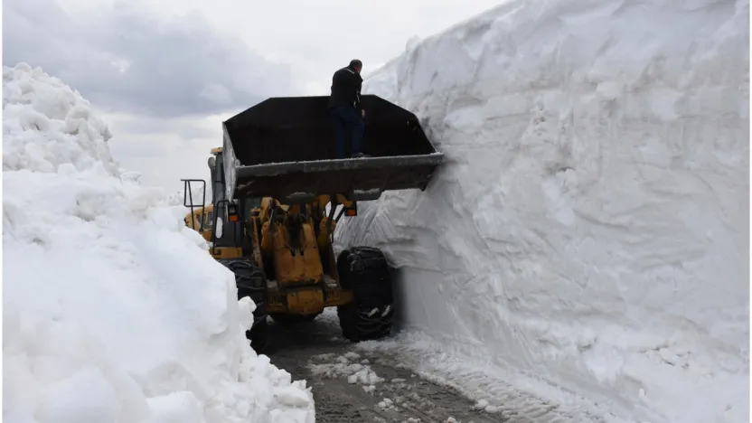 Düzce'de Kar Kalınlığı Rekor Kırdı: 224 Santim!