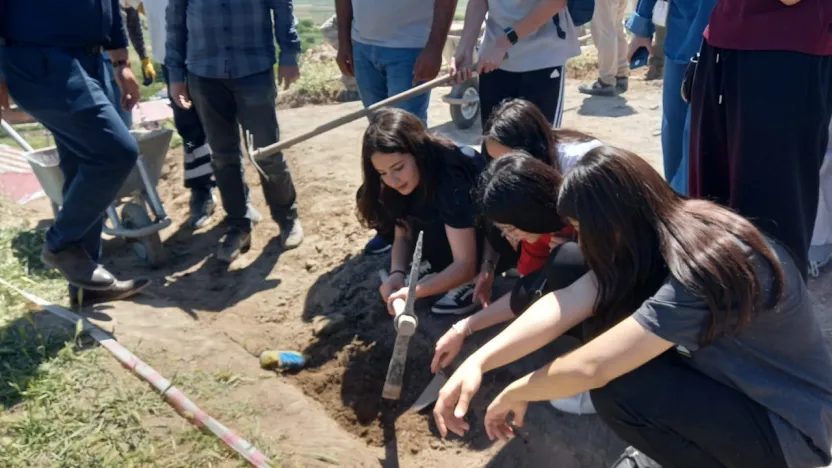 Elazığ'da Öğrenciler Tadım Höyüğü ve Kalesi'nde Arkeolojik Kazı Deneyimi Yaşadı