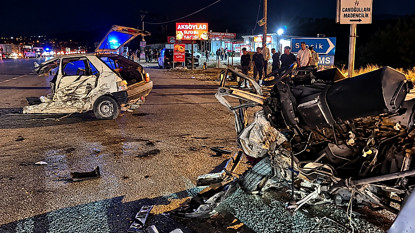 Elazığ Yolu'nda Can Pazarı: 3 Otomobil Çarpıştı