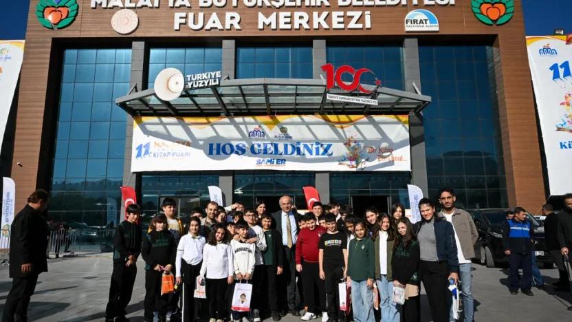 Emine Teyze Kitap Fuarının Onur Konuğu Oldu