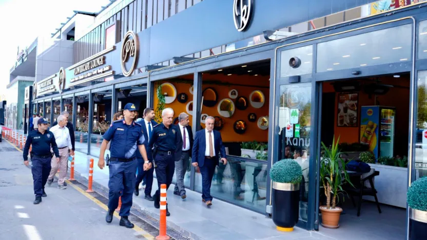 Emniyet ve Sağlık Müdürleri AVM'de Tütün Denetiminde