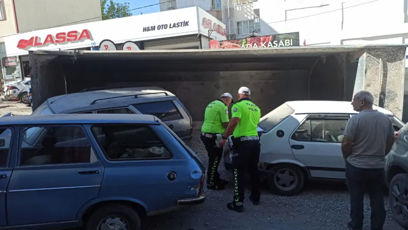 Freni Bozulan Kamyon Malatya'da Hasara Yol Açtı, 5 Kişi Yaralandı