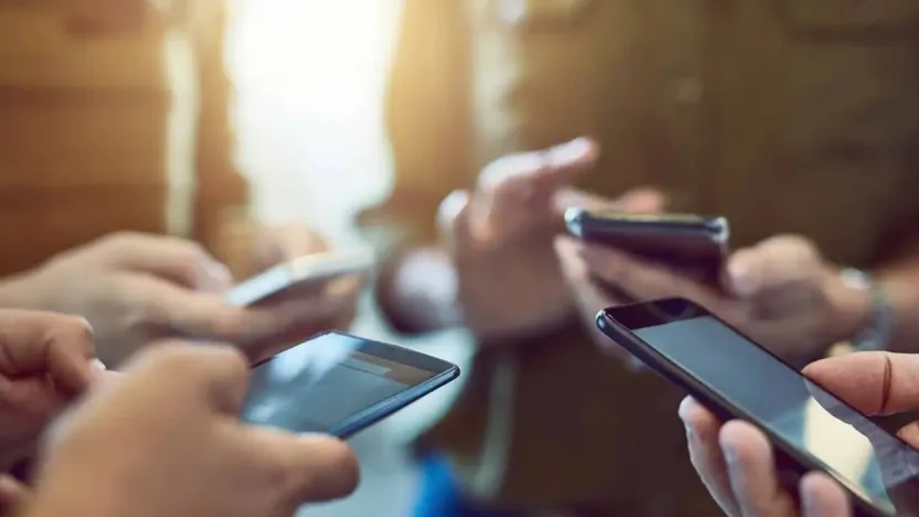 Gün içinde 5 saatten fazla cep telefonu kullanıyorsanız bağımlılık riskiniz olabilir!