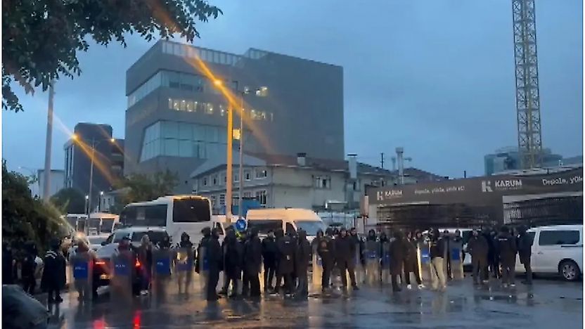 Halk TV'nin Zeytinburnu'ndaki Binasında Polis Araması