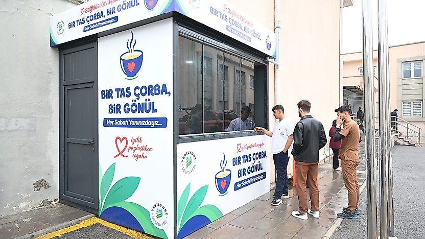 Hasan Çalık Devlet Hastanesi Önünde Sıcak Çorba İkramı