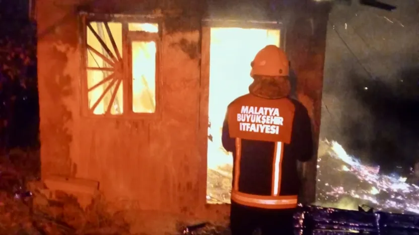 Hekimhan'da Baraka Yangını Korkuttu