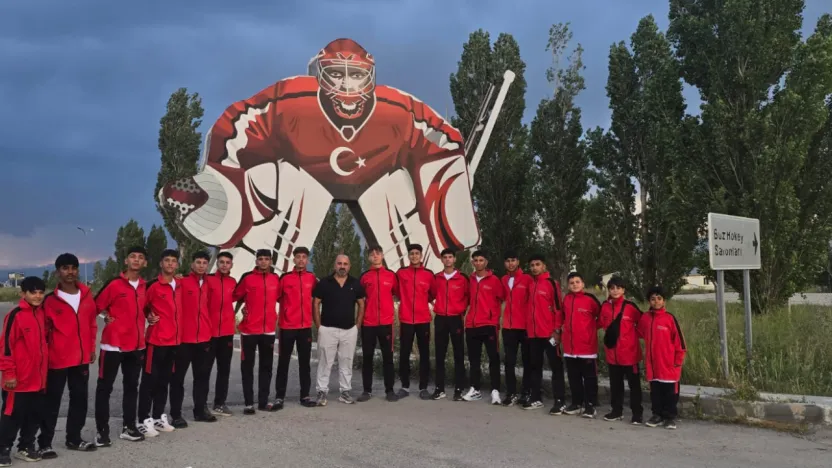 Hokey kahramanları, büyük bir başarıya imza atarak şampiyon oldular!
