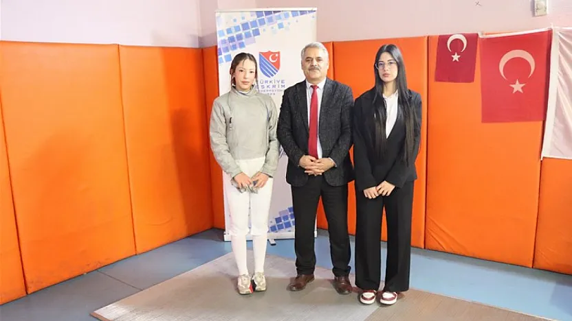 İkiz Kardeşlerden Eskrimde Çifte Gurur