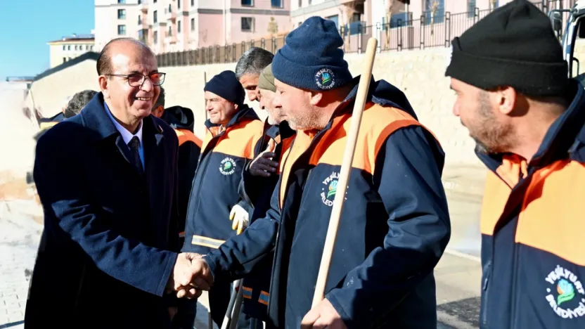 İkizce TOKİ'de Ortak Alanlar Pırıl Pırıl: Temizlik Çalışmaları Periyodik Olarak Sürüyor