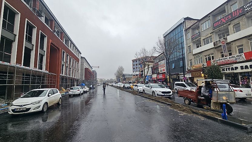 İnönü Caddesi-Fuzuli Caddesi Güzergahında Kavşak Çalışması Başlıyor