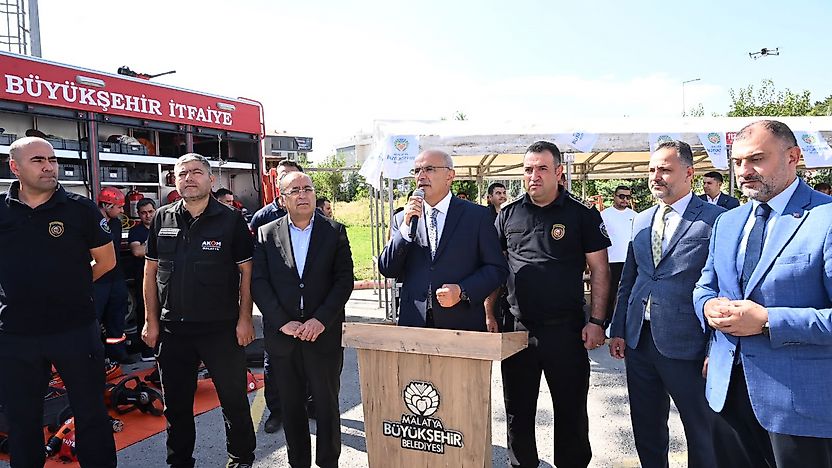 'İtfaiyemizi Hem Binalarımızla Hem De Araç Filomuzla Güçlendiriyoruz'