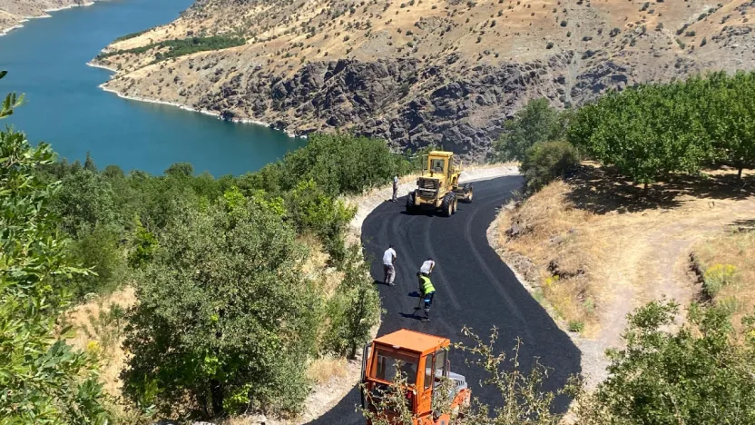 Kale İlçesi Karaağaç Mahallesi Yolu Asfaltlandı
