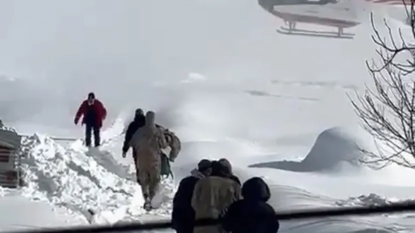 Kapalı Yollar, Zorlu Hava… Umut Gökyüzünden Geldi