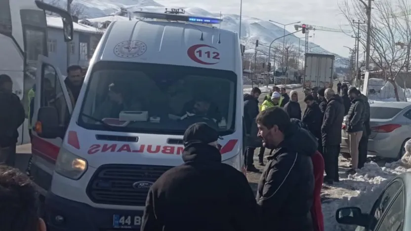 Kar Kazaya Neden Oldu: Beton Mikseri Yayaya Çarptı