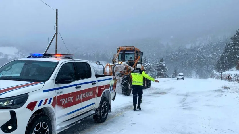 Kar Nedeniyle Kapanan Darende Yolu Yeniden Trafiğe Açıldı