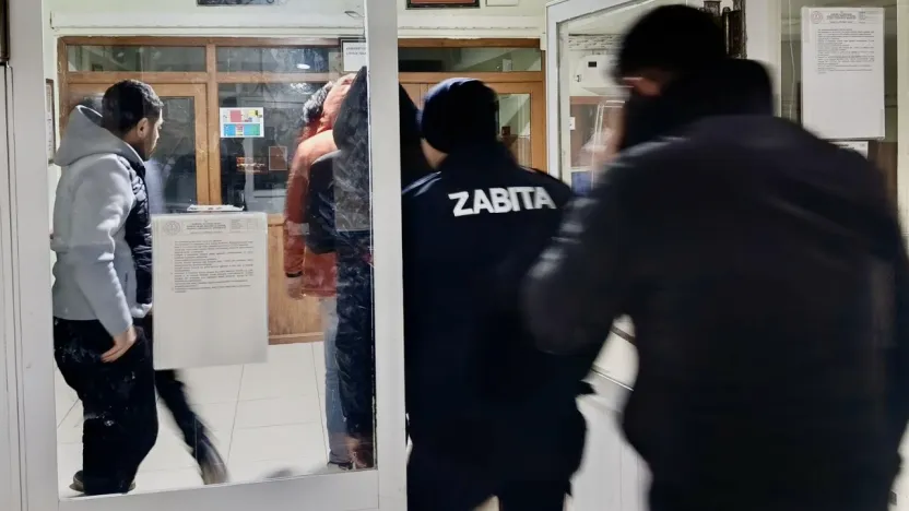 Kar ve Tipi Yolu Kapattı, Vatandaşlar Sosyal Tesislerde Misafir Edildi