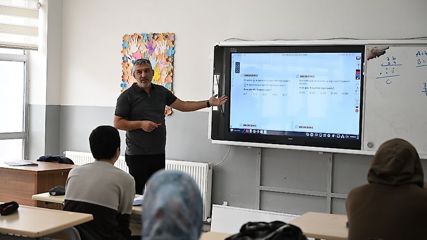 Kernek Külliyesi'nde 200 Öğrenci Üniversiteye Hazırlanıyor