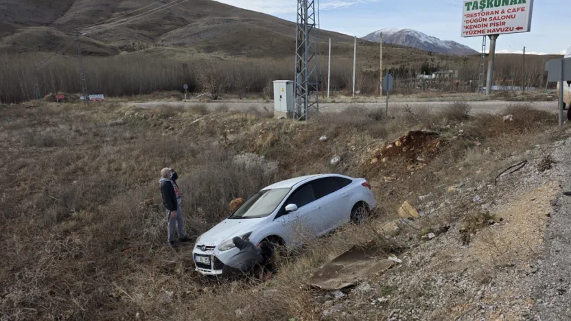 Malatya–Adıyaman Yolunda Kaza: Kontrolden Çıkan Araç Şarampole Yuvarlandı