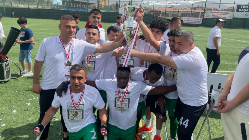 Malatya Büyükşehir Belediye Ampute Futbol Takımı Namağlup Şampiyonluğunu Kutladı