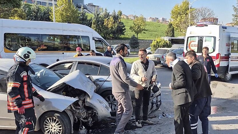 Malatya Çöşnük Kavşağı'nda Zincirleme Kaza: 6 Araç Hasar Gördü