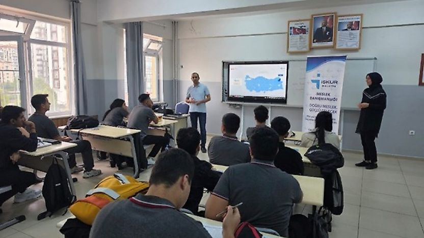 Malatya'da 7 Lisede Kariyer ve Meslek Semineri Düzenlendi