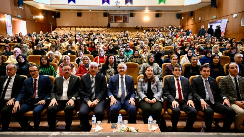 Malatya'da Aile ve Bağımlılıkla Mücadele Konferansı: En İyi Narkotik Polisi Anne