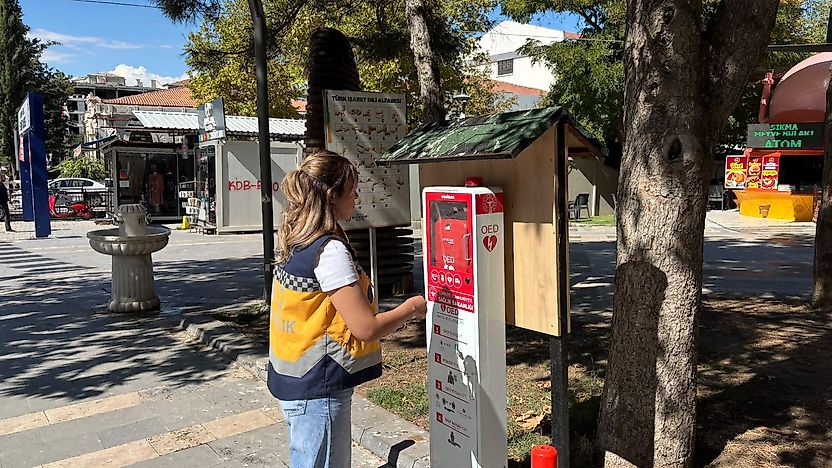 Malatya'da Ani Kalp Durmalarına Karşı 3 Noktaya Otomatik Şok Cihazı Yerleştirildi