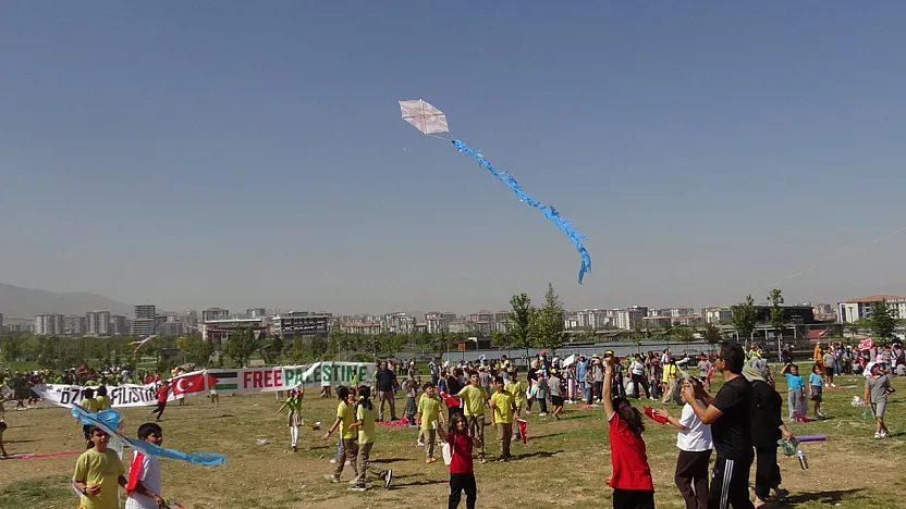 Malatya'da Gazzeli çocuklar için uçurtmalar gökyüzüne bırakıldı