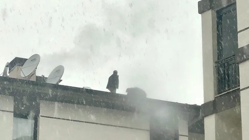 Malatya'da İnşaat İşçisinin Çatıdaki Çaresizliği