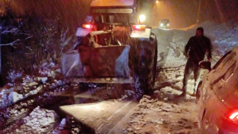 Malatya'da kar yağışı nedeniyle mahsur kalan vatandaşlar kurtarıldı