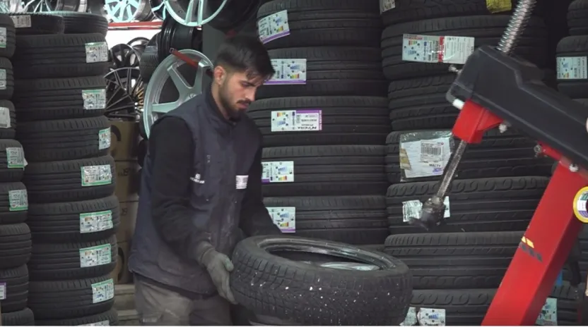 Malatya'da Kış Lastiği Yoğunluğu: Sürücülere 'Güvenlik İçin Değişim Şart' Uyarısı