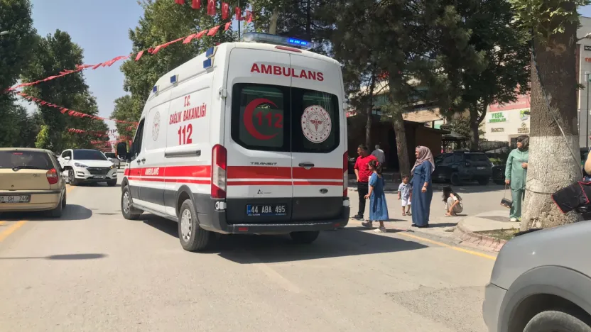 Malatya'da Kontrolden Çıkan Motosiklet Devrildi, Sürücü Yaralandı