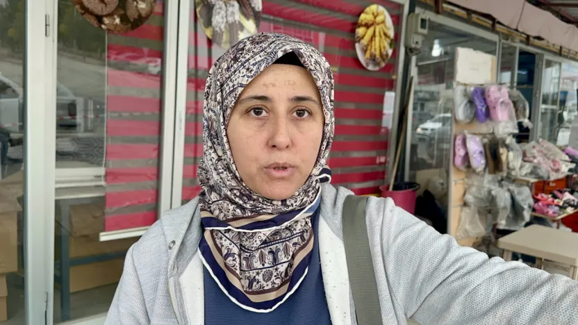 Malatya'da Korku Dolu Anlar: Kontrolden Çıkan Araç Mantı Dükkanının Yanına Uçtu