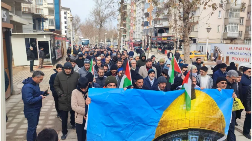 Malatya'da Kudüs İçin Yürüyüş: Yüzlerce Kişi Mescid-i Aksa'ya Destek İçin Bir Araya Geldi