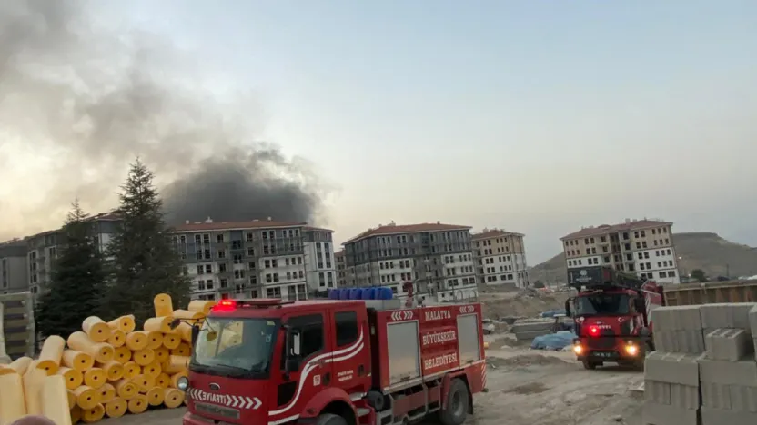 Malatya'da Şantiye Savaş Alanına Döndü: Konteynerler Yakıldı, Yaralılar Var!