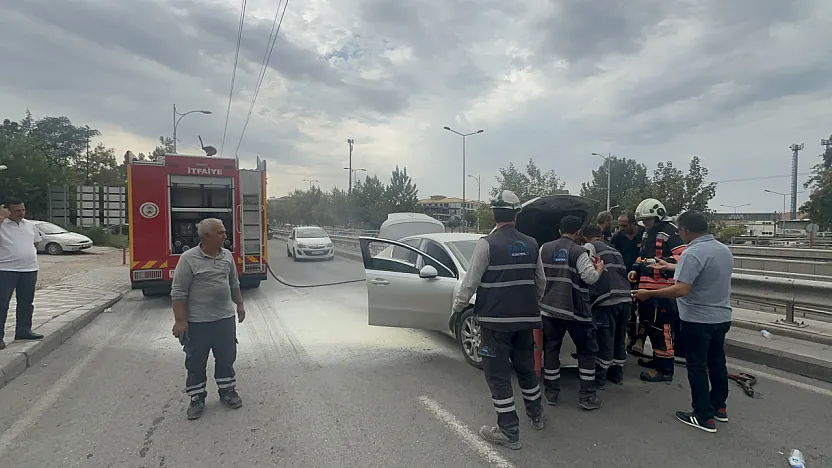 Malatya'da Seyir Halindeki Otomobilde Yangın Paniği