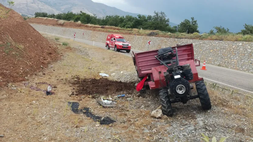 Malatya'da tarım aracı devrildi: 1 ölü