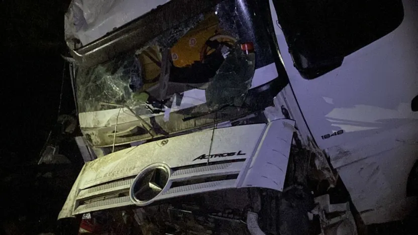 Malatya'da Tır Devrildi: Sürücü H.Ç Olay Yerinde Hayatını Kaybetti