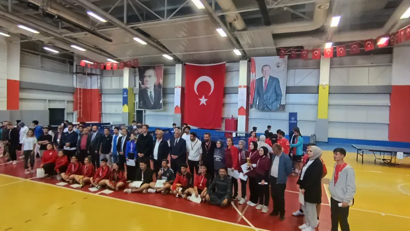 Malatya Gençlik ve Spor Müdürlüğü GSB YURTLİG Masa tenisi takımı erkeklerde 1.nci oldu
