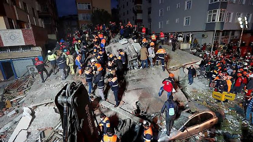 Maltepe'de 7 katlı binanın alt üç katı çöktü: 5 ölü, 10 kişi sağ çıkarıldı