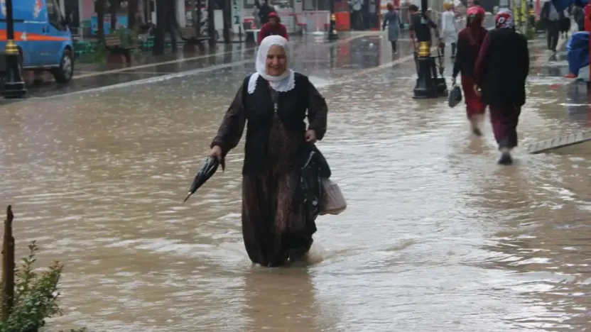 Marmara ve Ege'de Kuvvetli Yağış Uyarısı! Akşam Saatlerine Dikkat
