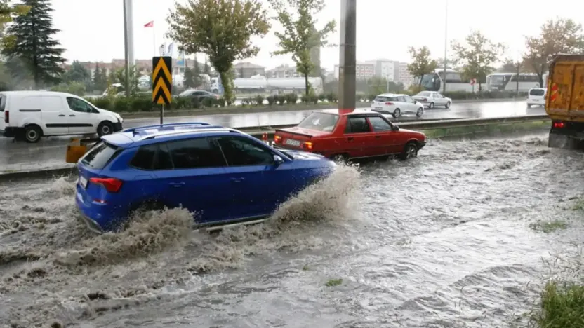 Meteoroloji'den kuvvetli yağış, fırtına ve toz taşınımı uyarısı