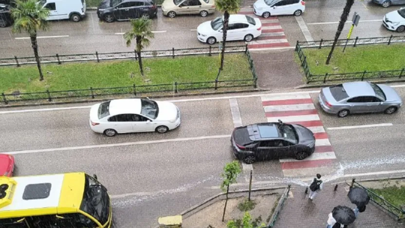 Meteorolojinin uyardığı Bursa'da sağanak yağış etkili oluyor