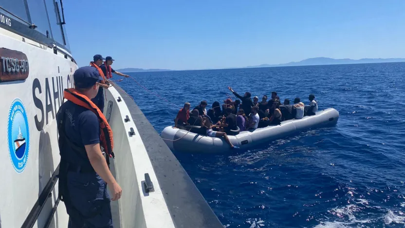 Muğla açıklarında 45 düzensiz göçmen yakalandı