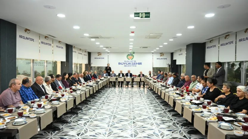 Muharrem ayı dolayısıyla Dede Korkut Sosyal Tesislerinde bir iftar yemeği verildi.