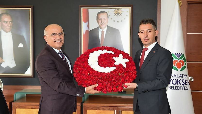 Muhtarlar Dayanışma Derneğinden Başkan Er'e Hizmet Teşekkürü