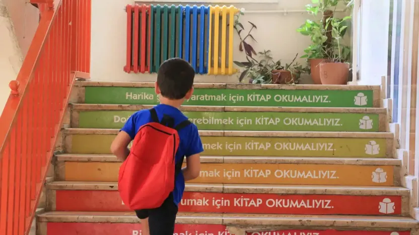 Okula yeni başlayan çocuklara zaman tanınmalı ve güven verilmeli!