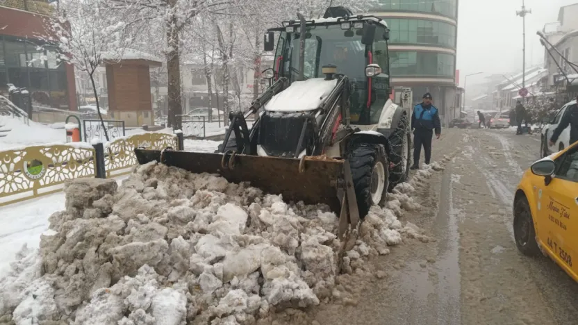 Pütürge'de Kar ve Fırtına Hayatı Zorlaştırıyor