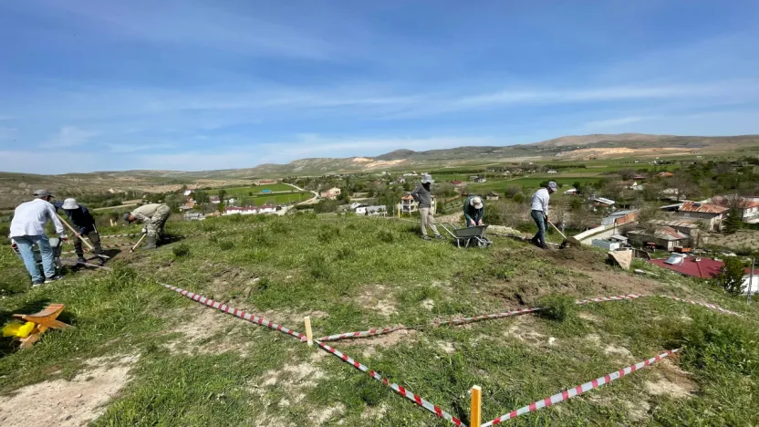 Tadım Kalesi ve Höyüğü'nde Kazı Çalışmaları Yeniden Başladı